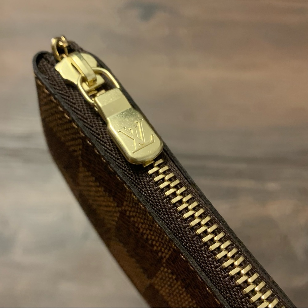 Louis Vuitton Key Pouch in Damier Ebene Canvas - Picture 9 of 14
